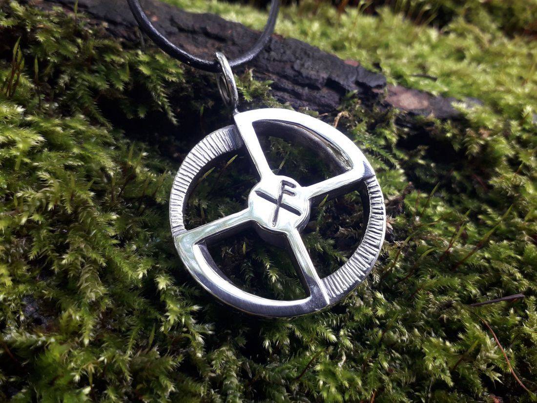 'Sowelu' Silver Suncross - Image 2