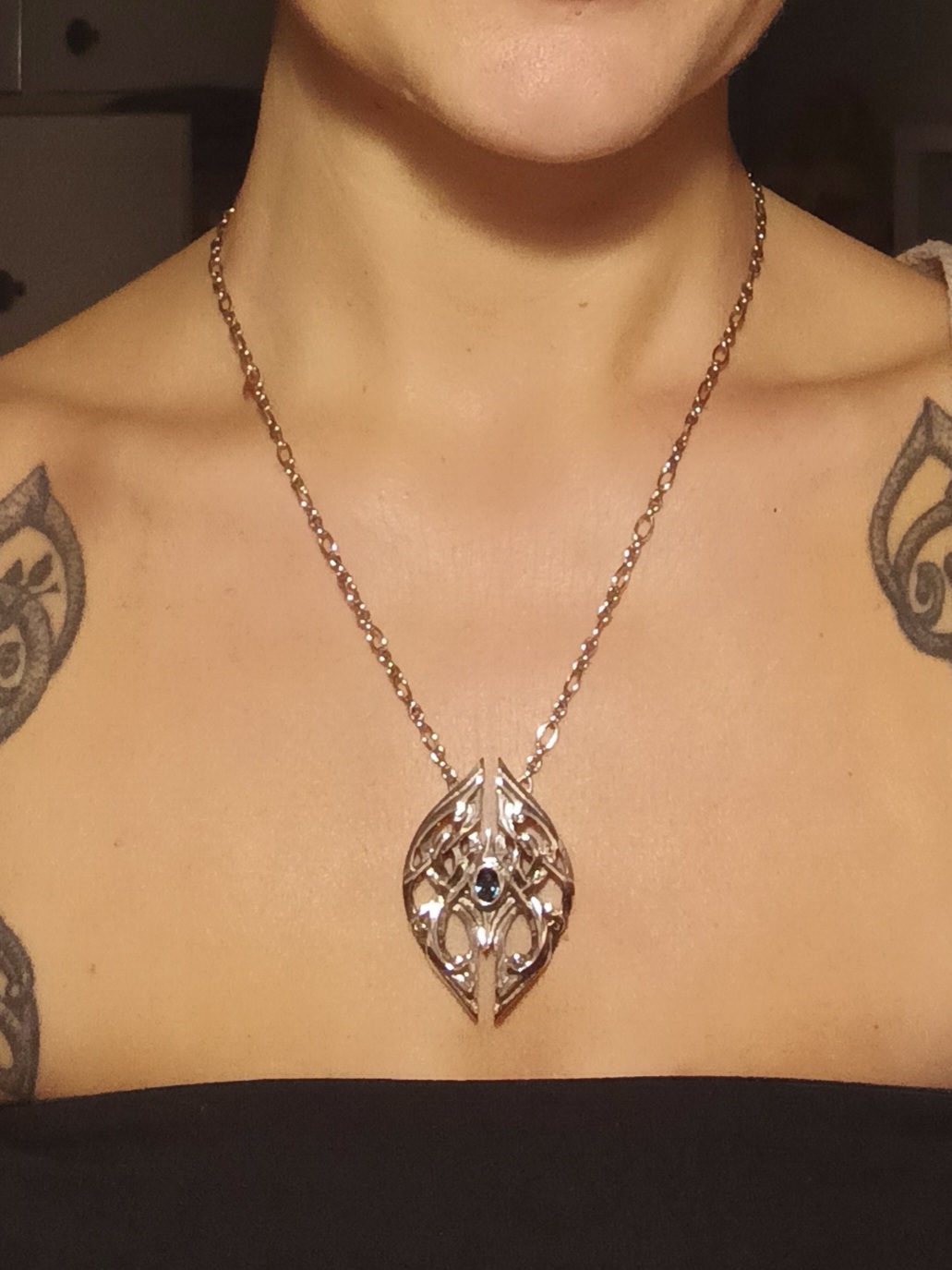 Geminae Danicae Amulet with London Blue Topaz - Image 3